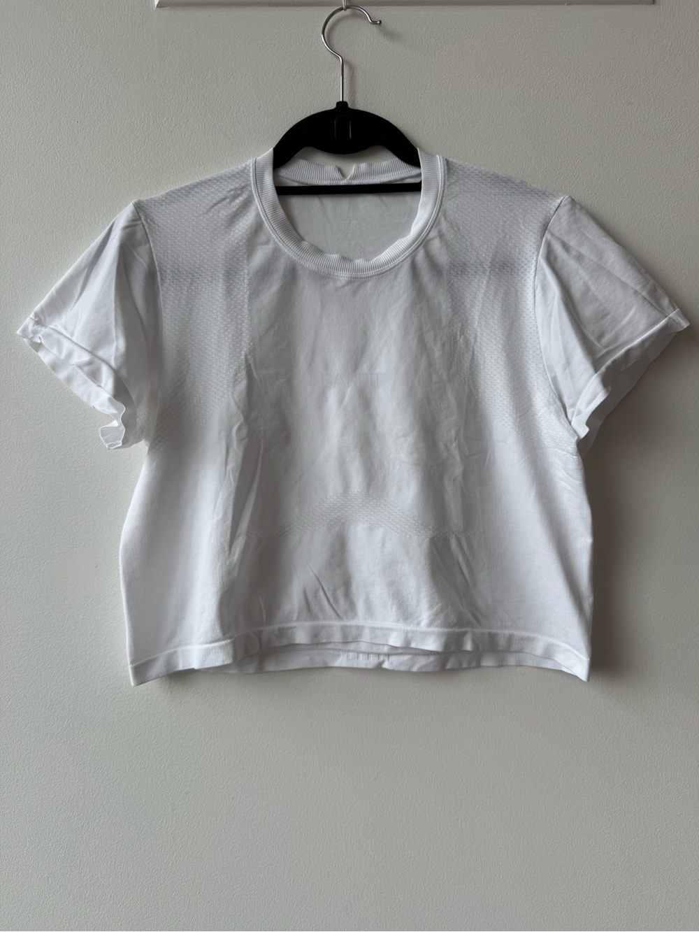 BRANDT Women's MERCURY SEAMLESS CROP TEE - WHITE